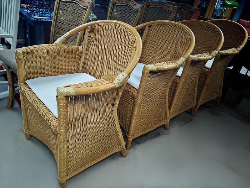 B-93.Kresielka ratan 4ks