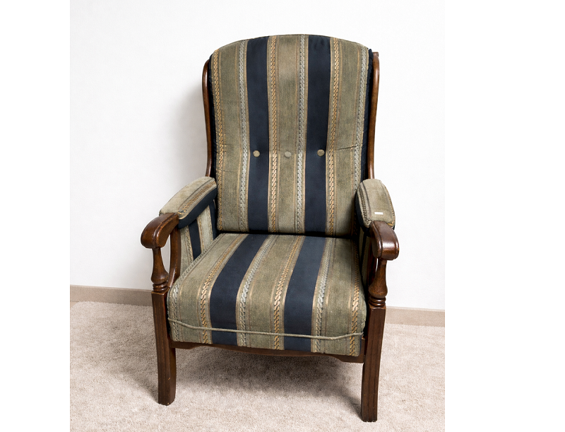 B-119. Kreslo v dubovom masíve