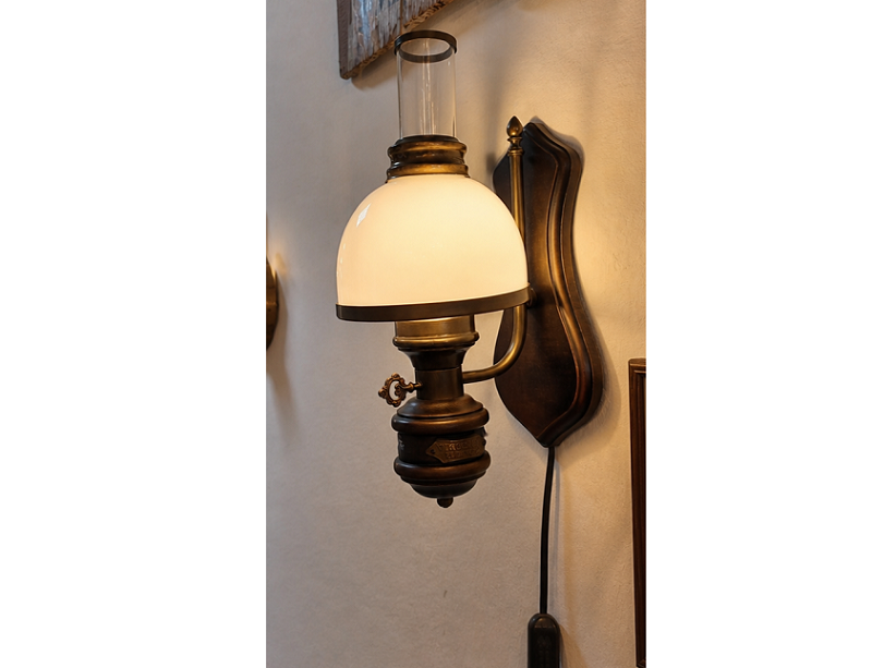 LL-138. Nástenná lampa